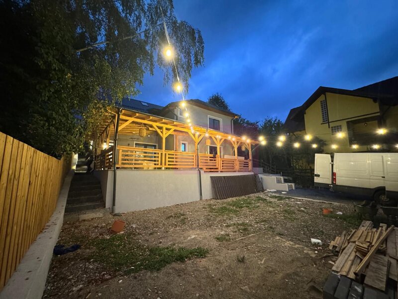 Casa de vanzare cu 2 apartamente in Azuga