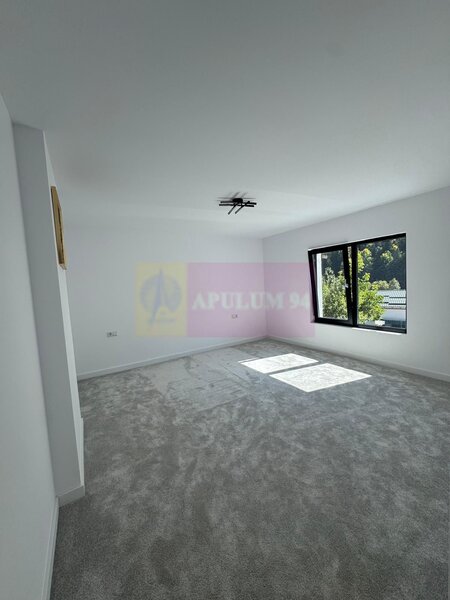 Casa de vanzare cu 2 apartamente in Azuga