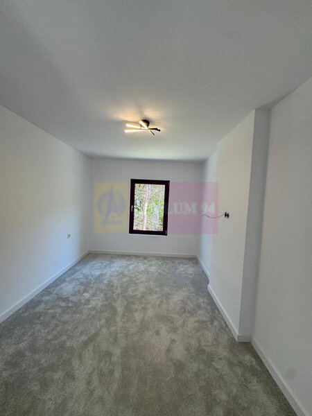 Casa de vanzare cu 2 apartamente in Azuga