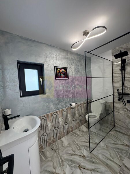 Casa de vanzare cu 2 apartamente in Azuga