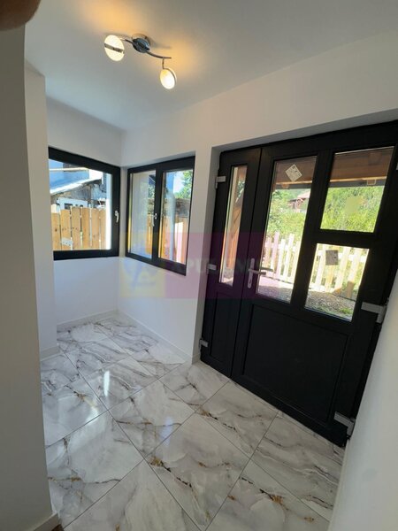 Casa de vanzare cu 2 apartamente in Azuga