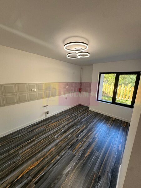 Casa de vanzare cu 2 apartamente in Azuga