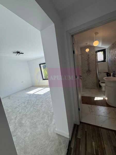 Casa de vanzare cu 2 apartamente in Azuga