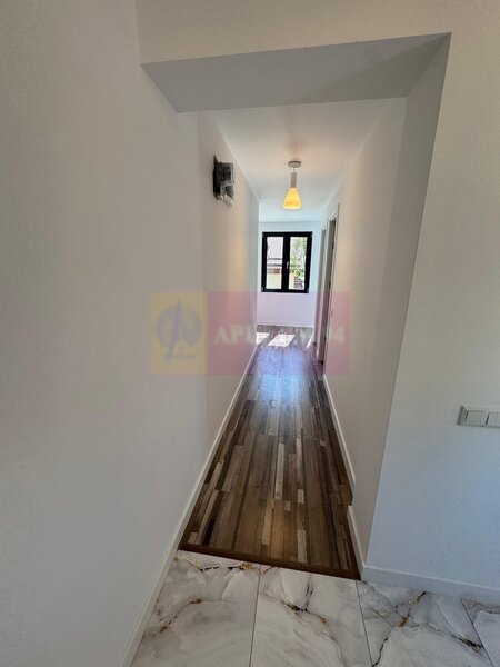 Casa de vanzare cu 2 apartamente in Azuga