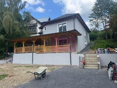 Casa de vanzare cu 2 apartamente in Azuga